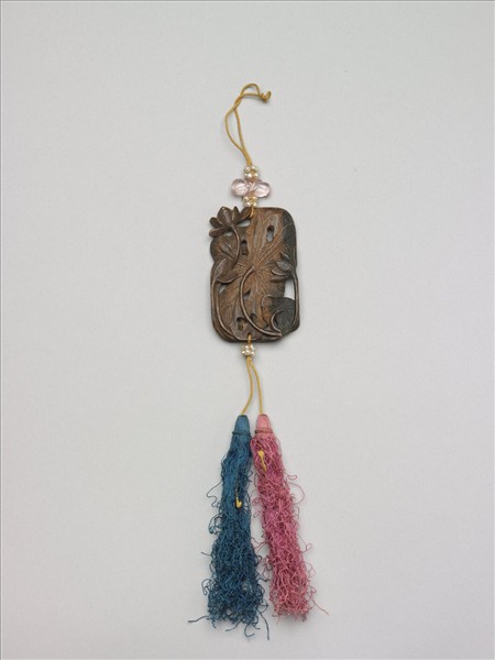 茄楠木雕荷塘清趣香佩