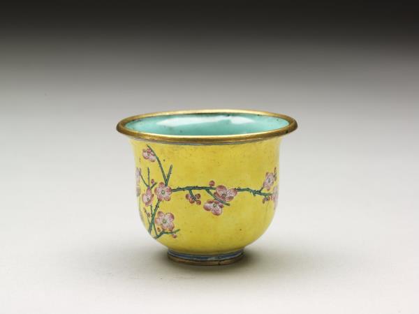 銅胎畫琺瑯黃地彩花酒杯