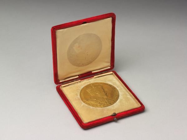 英國帝后加冕像金圓