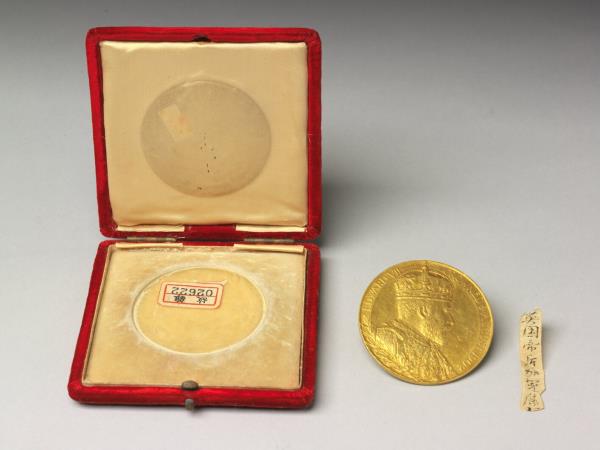 英國帝后加冕像金圓