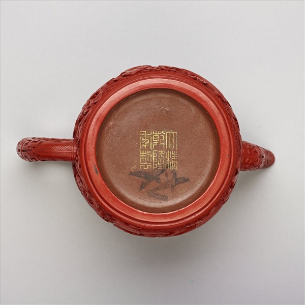 紫砂雕漆雜寶紋壺