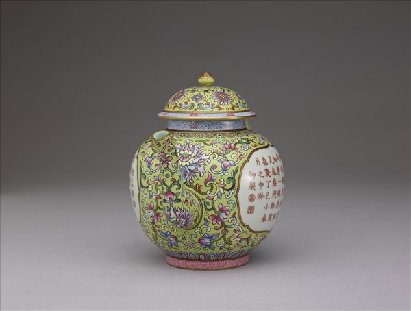 洋彩開光御製詩文綠地茶壺