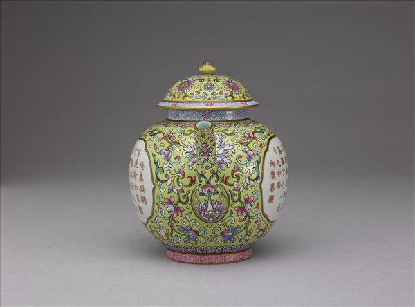 洋彩開光御製詩文綠地茶壺