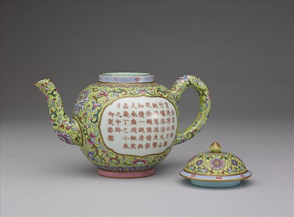 洋彩開光御製詩文綠地茶壺