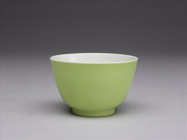 綠釉杯