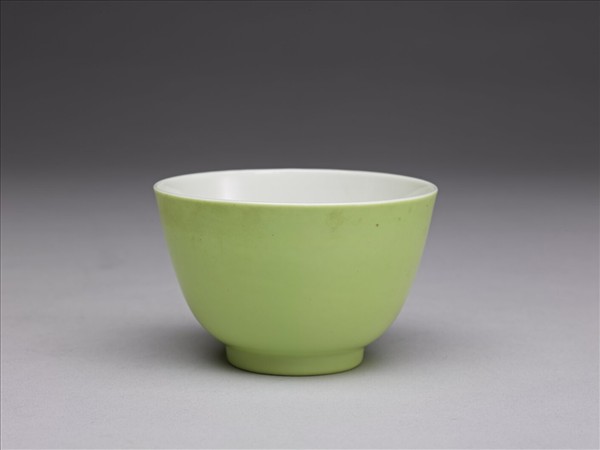 綠釉杯