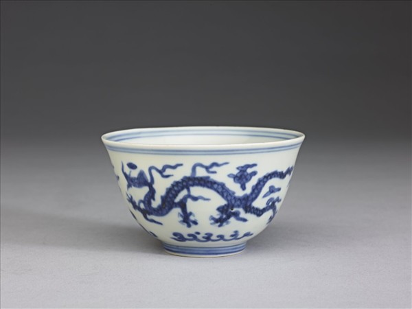 青花雲龍紋茶鍾