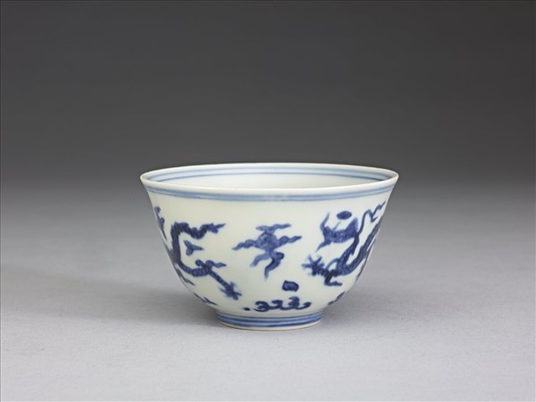 青花雲龍紋茶鍾