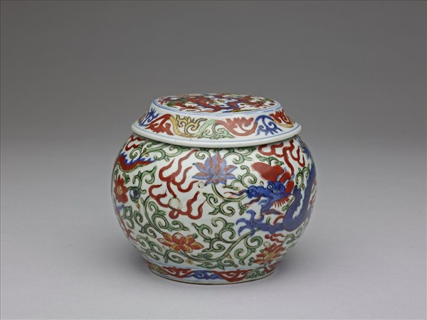 五彩雲龍紋蓋罐