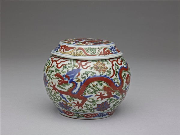 五彩雲龍紋蓋罐
