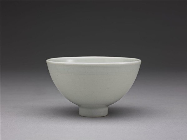 甜白釉暗花蓮瓣紋蓮子杯