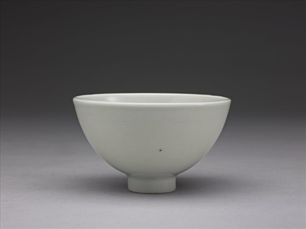 甜白釉暗花蓮瓣紋蓮子杯