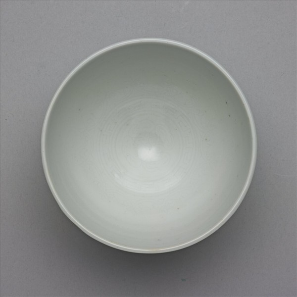 甜白釉暗花蓮瓣紋蓮子杯