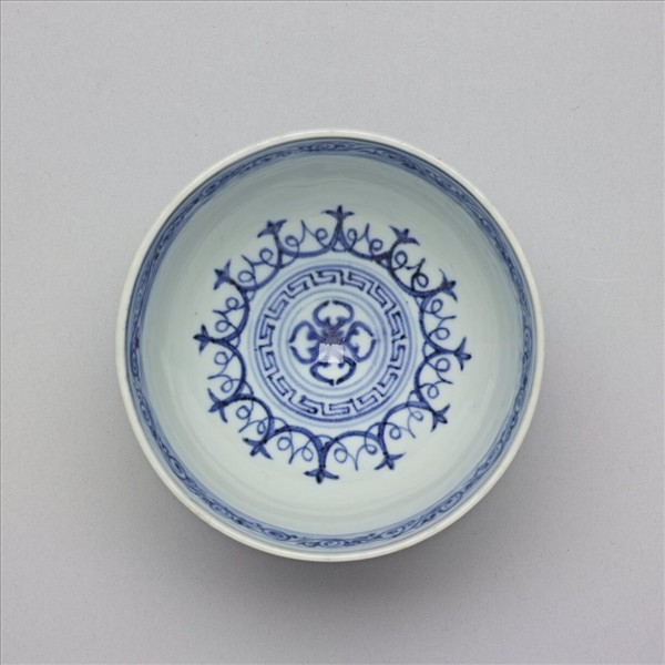 青花蓮瓣紋蓮子碗