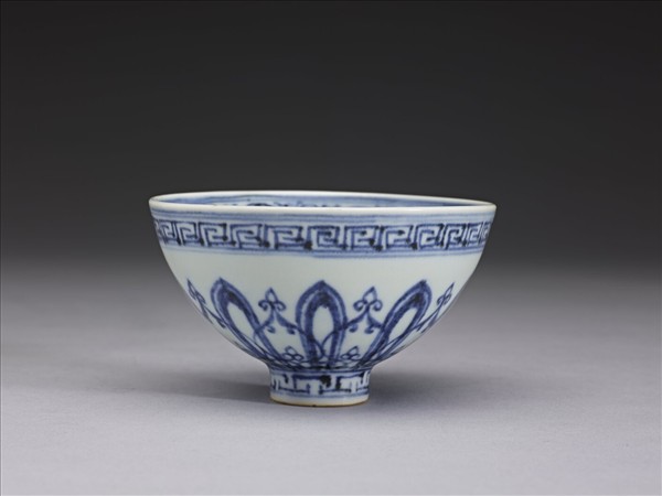 青花蓮瓣紋蓮子茶鍾