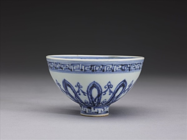 青花蓮瓣紋蓮子茶鍾