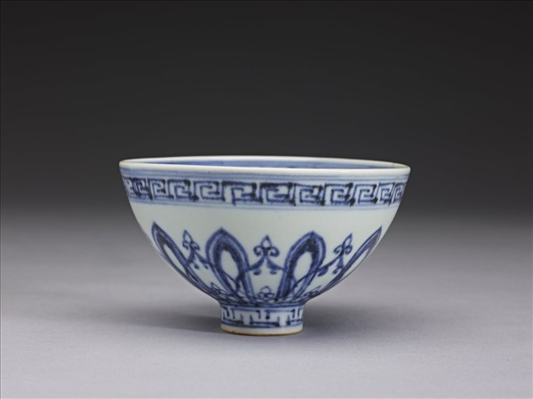 青花蓮瓣紋蓮子茶鍾