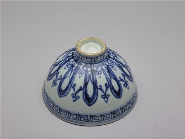 青花蓮瓣紋蓮子茶鍾