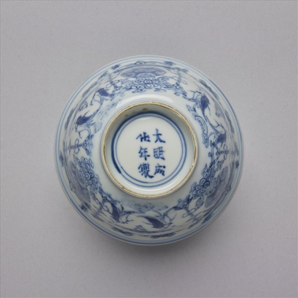 青花年年豐登茶鍾