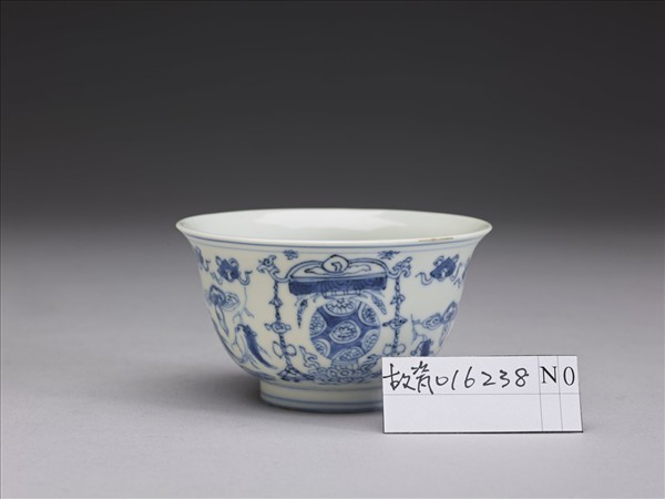 青花年年豐登茶鍾