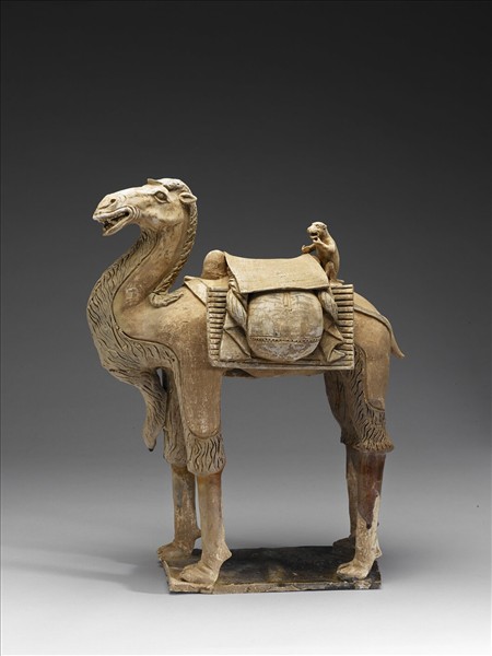加彩駱駝俑