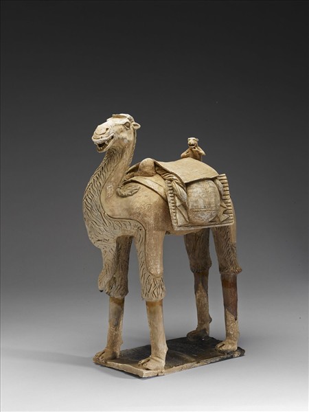 加彩駱駝俑