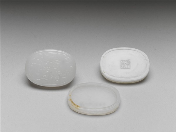 玉雕花雙層橢圓盒