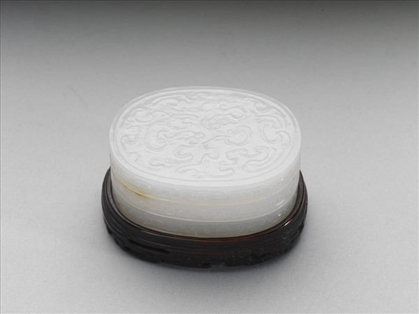 玉雕花雙層橢圓盒