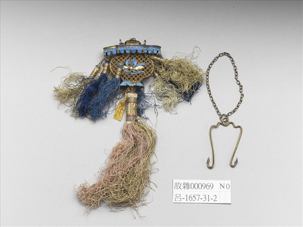 清 鍍金纍絲點翠花籃香囊