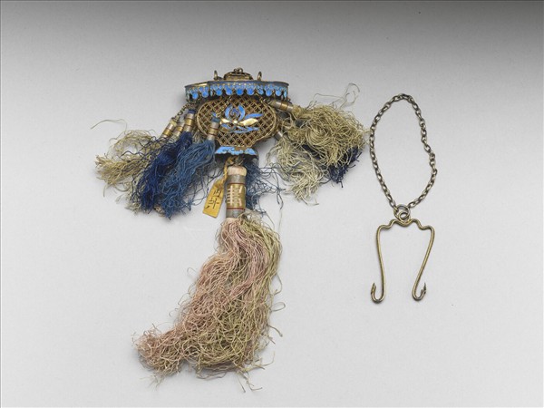 清 鍍金纍絲點翠花籃香囊