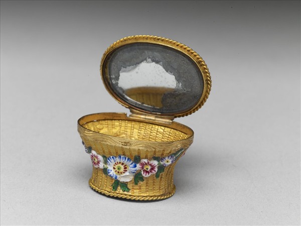 鍍金鑲琺瑯花鳥籃盒