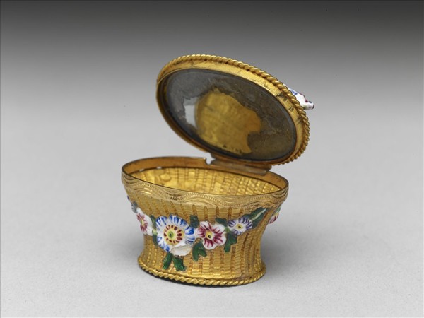 鍍金鑲琺瑯花鳥籃盒