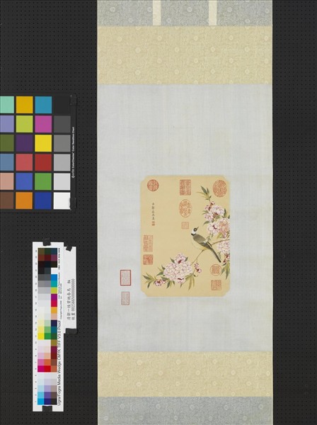 清鄒一桂碧桃春鳥　軸