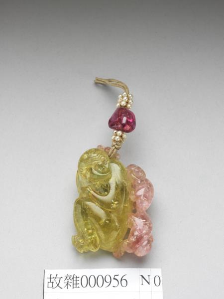 二色碧璽子母猴珮