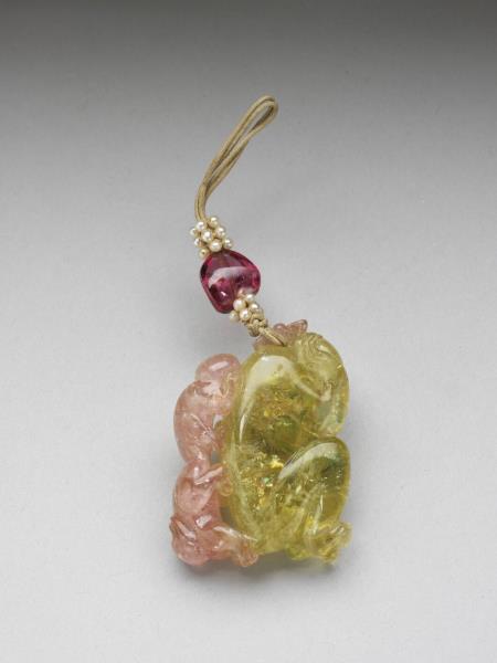 二色碧璽子母猴珮