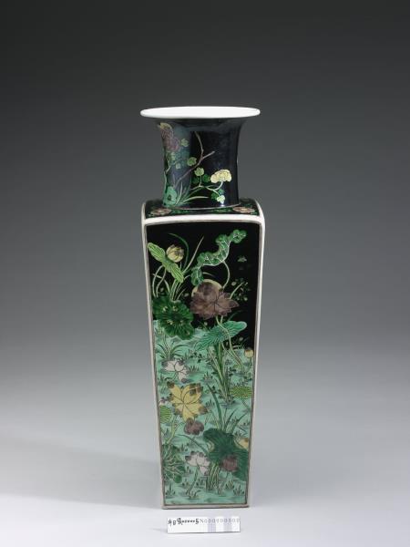 中国清末時代　粉彩 素三彩四方花瓶 中国清末時代 粉彩 素三彩四方花瓶