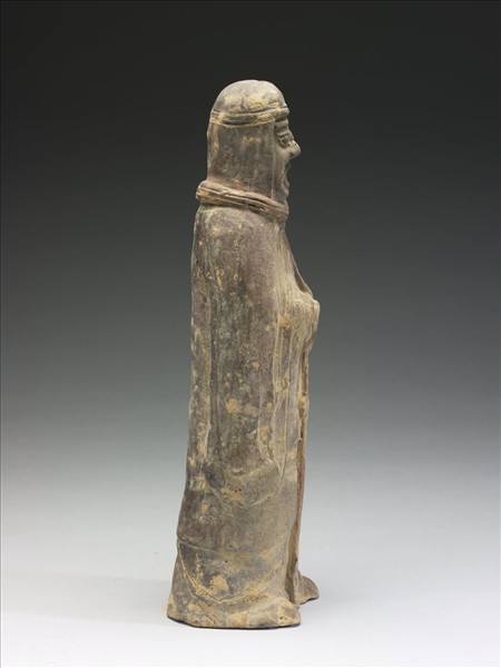 加彩持劍武官俑