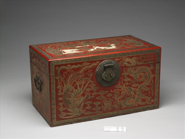紅漆龍鳳紋盒