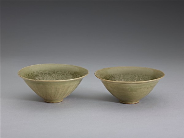 耀州窯 青瓷印花菊花紋盞