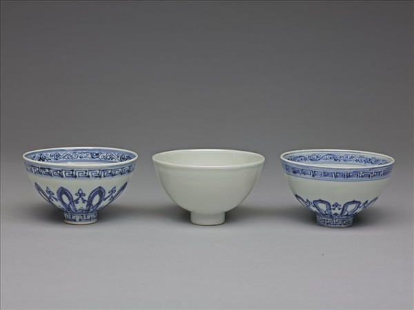 青花蓮瓣紋蓮子茶鍾