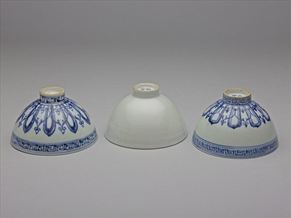 青花蓮瓣紋蓮子茶鍾