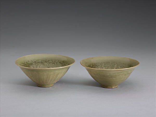 耀州窯 青瓷印花菊花紋茶盞