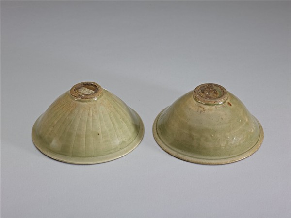 耀州窯 青瓷印花菊花紋茶盞