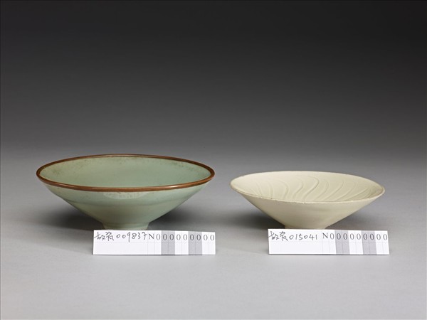 定窯 白瓷旋紋笠式盞