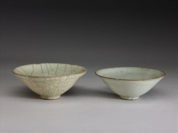 官窯 青瓷葵口茶盞