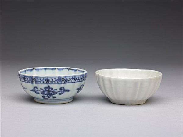 青花靈芝紋葵花式杯