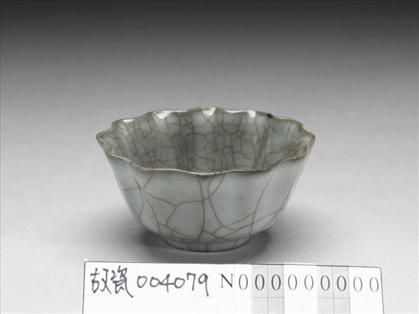 南宋官窯 青瓷葵花式杯