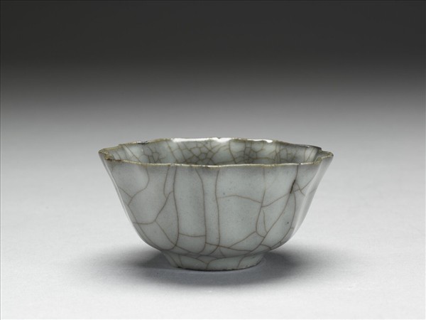 南宋官窯 青瓷葵花式杯