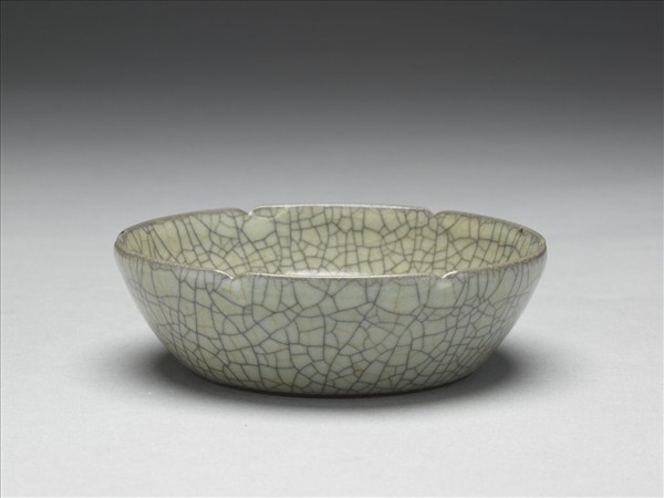 哥窯 灰青葵瓣口洗