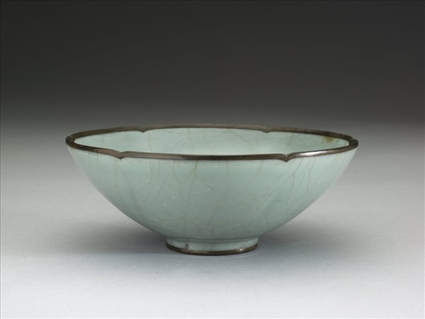 官窯 青瓷葵口碗